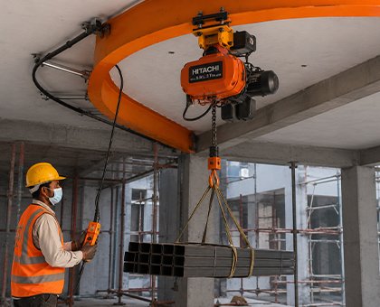 How to Choose a Reliable Construction Company for Installing Cranes and Hoists