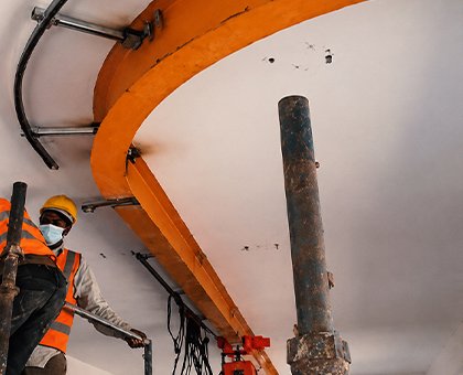 Applications of Jib Cranes and Wall-Mounted Cranes in Limited Spaces